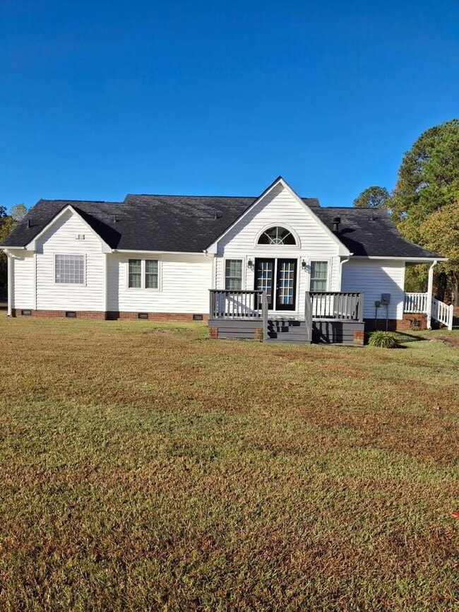 Building Photo - 3 Bedroom 2 Bath Ranch