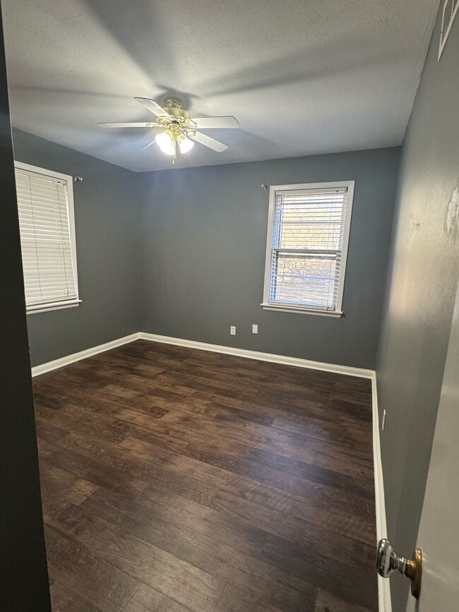 Building Photo - 1504 Lambard Dr