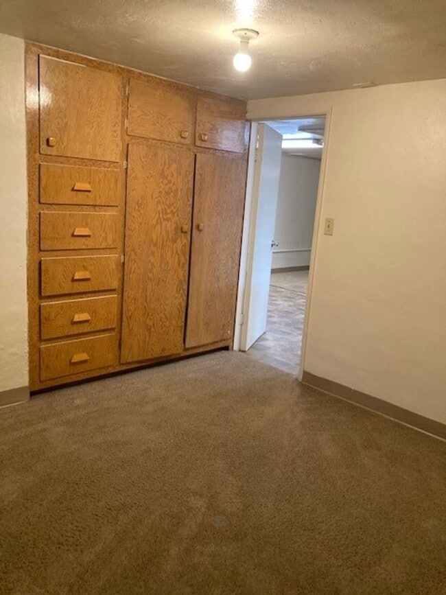 Building Photo - (487) 25th Street Duplex  2 Bdrm / 1 Bthrm