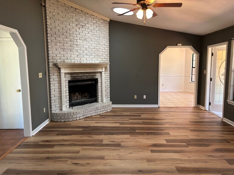 Building Photo - 1520 Avondale Way