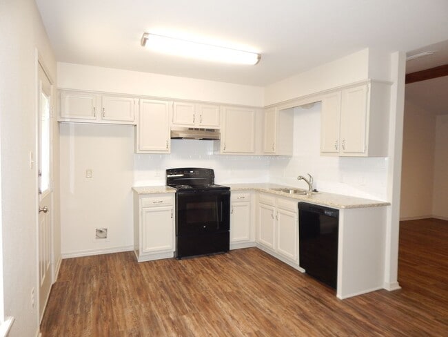 Building Photo - Whitehouse ISD! Lovely 3 Bedroom, 2 Bath Home