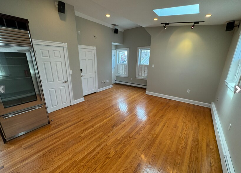 Building Photo - 24 Ellington Rd