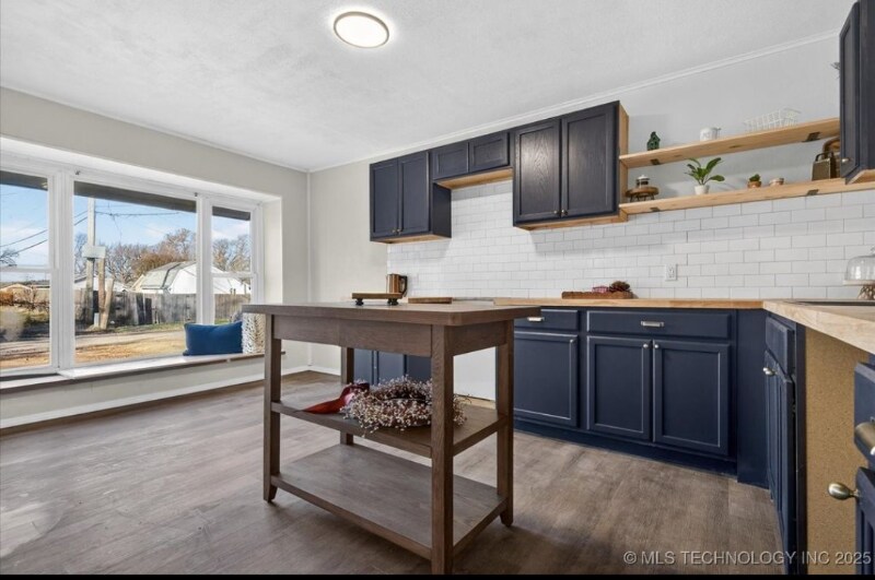 Building Photo - 508 NE Avondale Ave