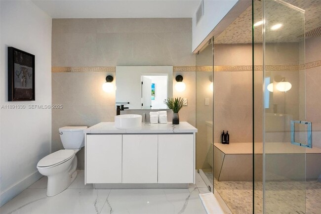 Building Photo - 1651 SW 13th Ave