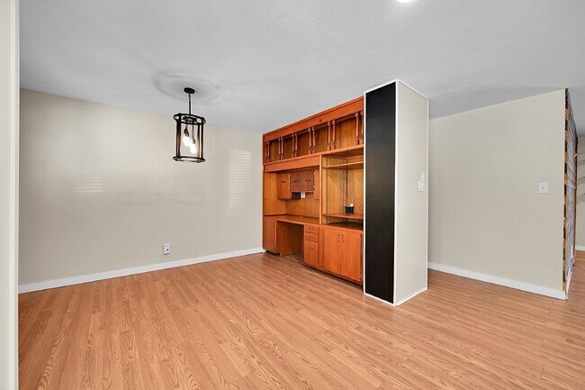 Building Photo - $2,195.00 - 3 Bedrooms, 2 Bathrooms, Singl...