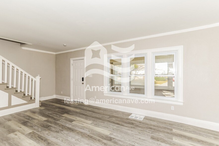 Building Photo - 208 N Walnut St