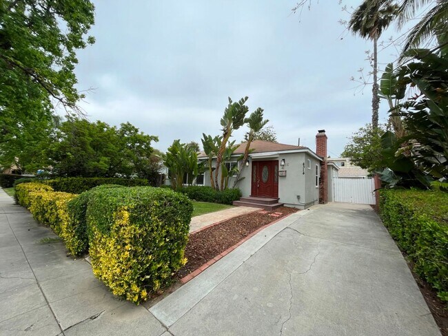Building Photo - MOVE-IN READY! House w/full guest unit; near Ventura Blvd!