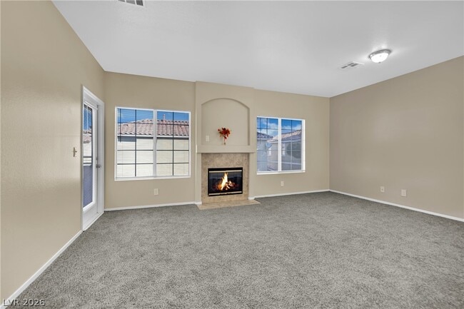 Building Photo - 1900 N Torrey Pines Dr