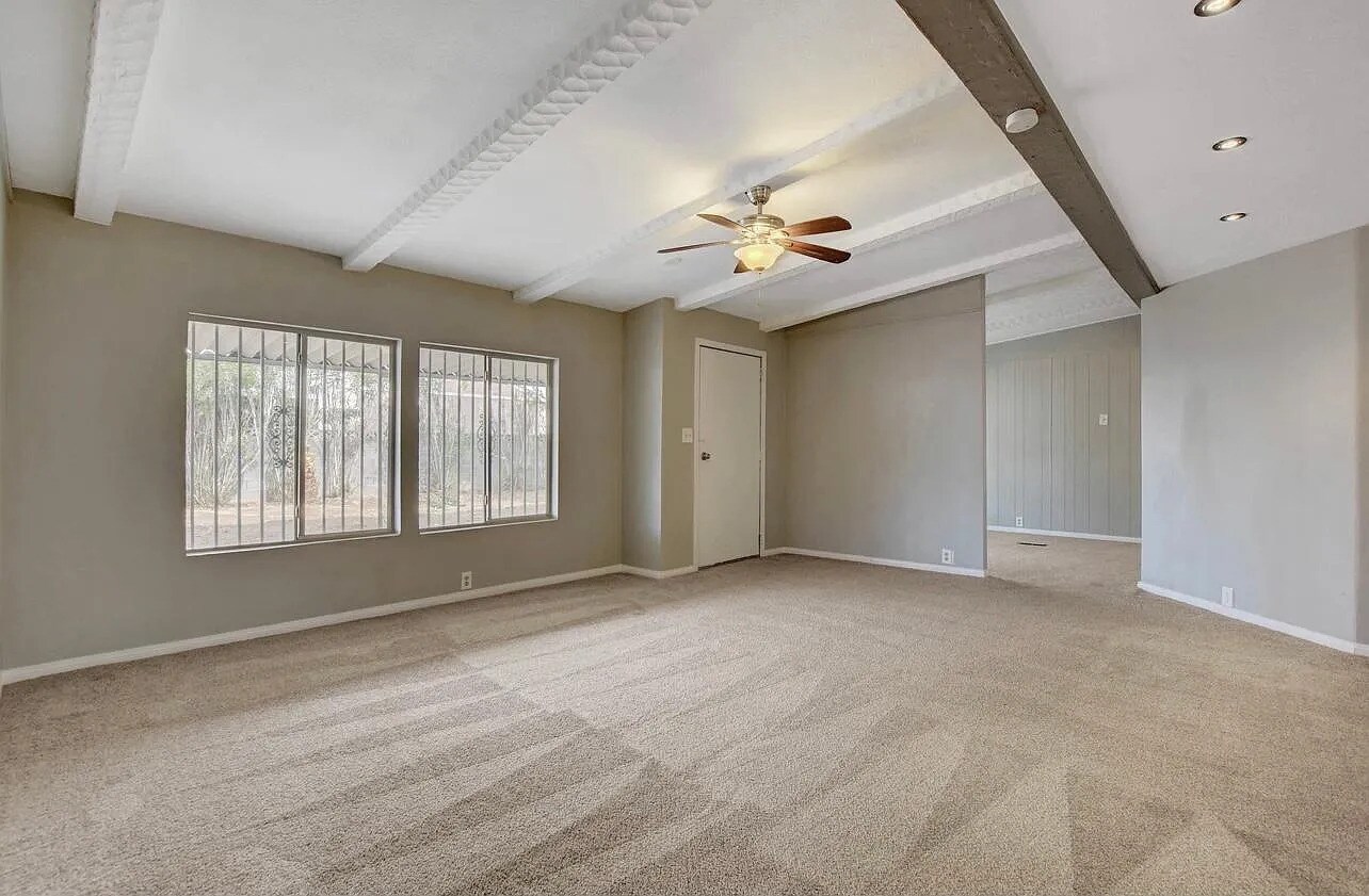 Building Photo - 136 Sir Thomas Dr
