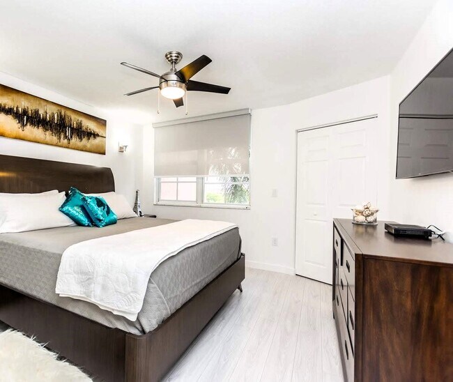 Building Photo - 19655 E Country Club Dr