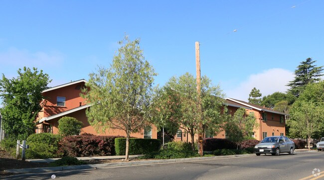 Building Photo - Skyline Apartments