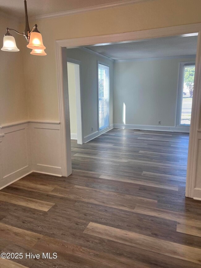 Building Photo - 2607 S Memorial Dr