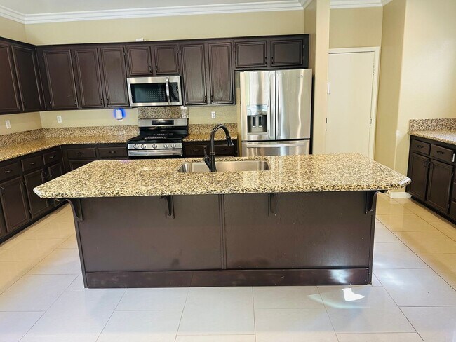 Building Photo - 5 bedroom Pool Home for rent in Murrieta