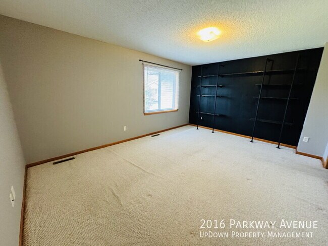Building Photo - 2016 Parkway Ave