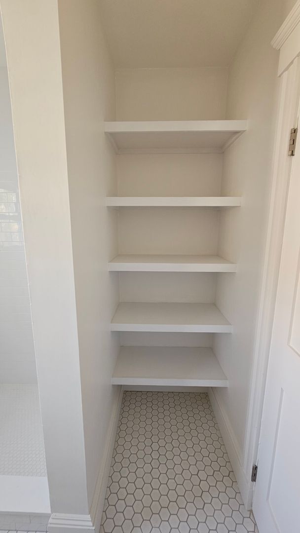 Building Photo - Must see! BRAND NEW RENOVATION! In-Unit La...