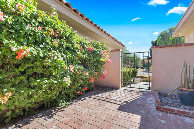 Building Photo - 48 Palma Dr