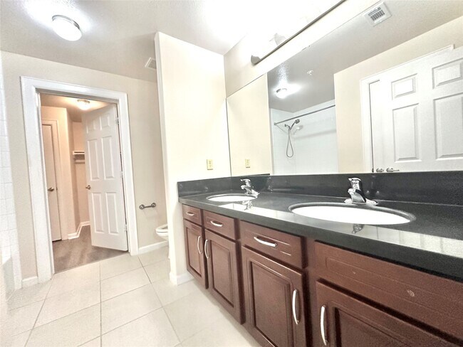 Building Photo - 6611 W Sam Houston Pkwy S