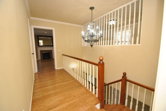 Building Photo - Stunning Colonial Revival in Bixby Knolls