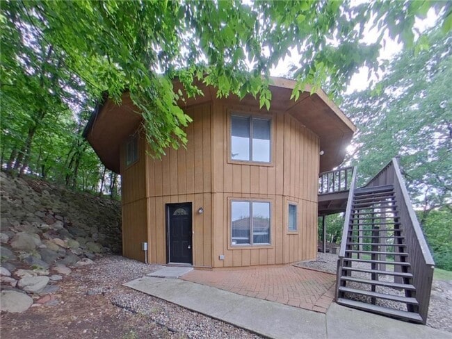 Primary Photo - 805 Garrison Ct