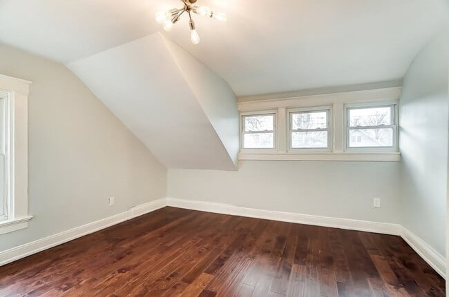 Building Photo - Great 2 Bedroom in Madisonville!