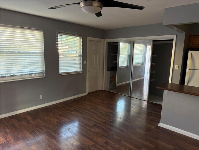 Building Photo - 4050 NE 12th Terrace