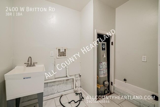 Building Photo - 2400 W Britton Rd