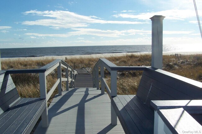 Building Photo - 949B Dune Rd