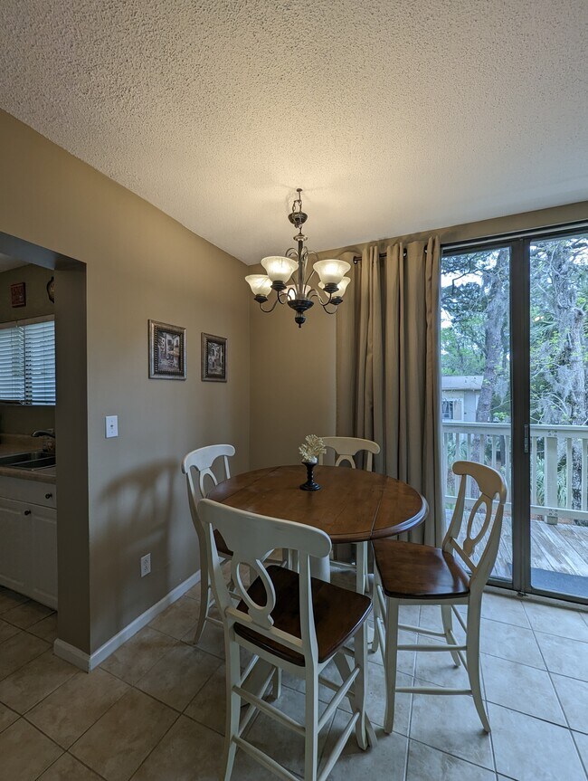 Building Photo - 42 S Forest Beach Dr