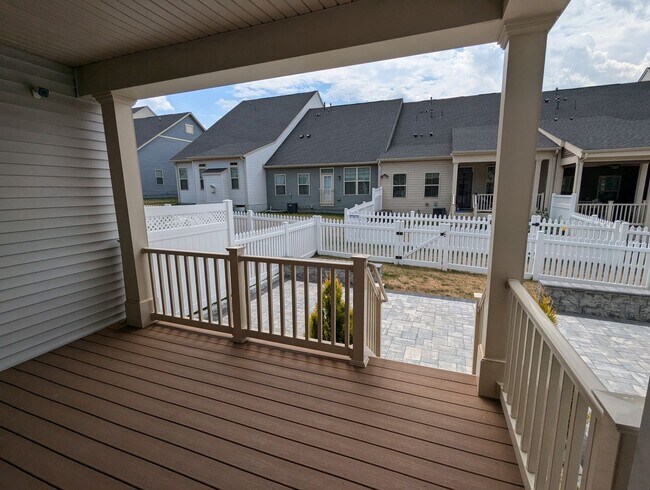 Building Photo - Stunning villa in the Harrison Terrace com...