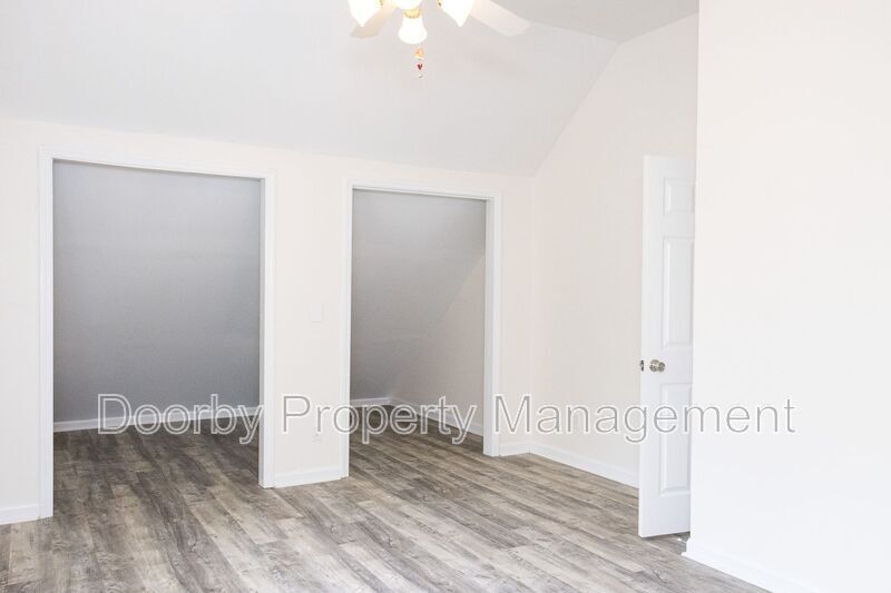Building Photo - 1004 Roselawn Dr