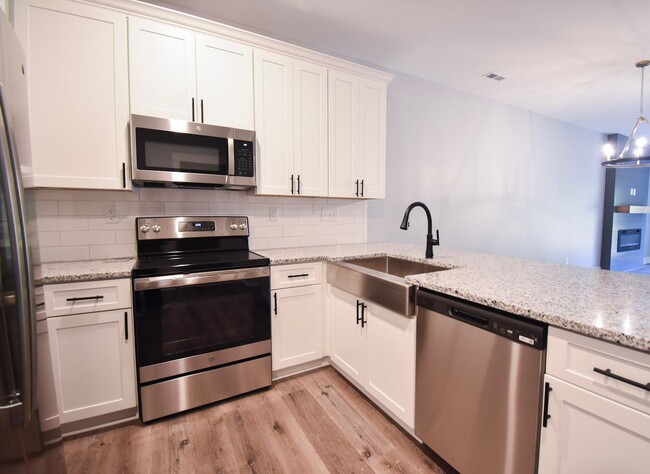 Building Photo - 4 Bedroom 3.5 Bathroom- New Build!