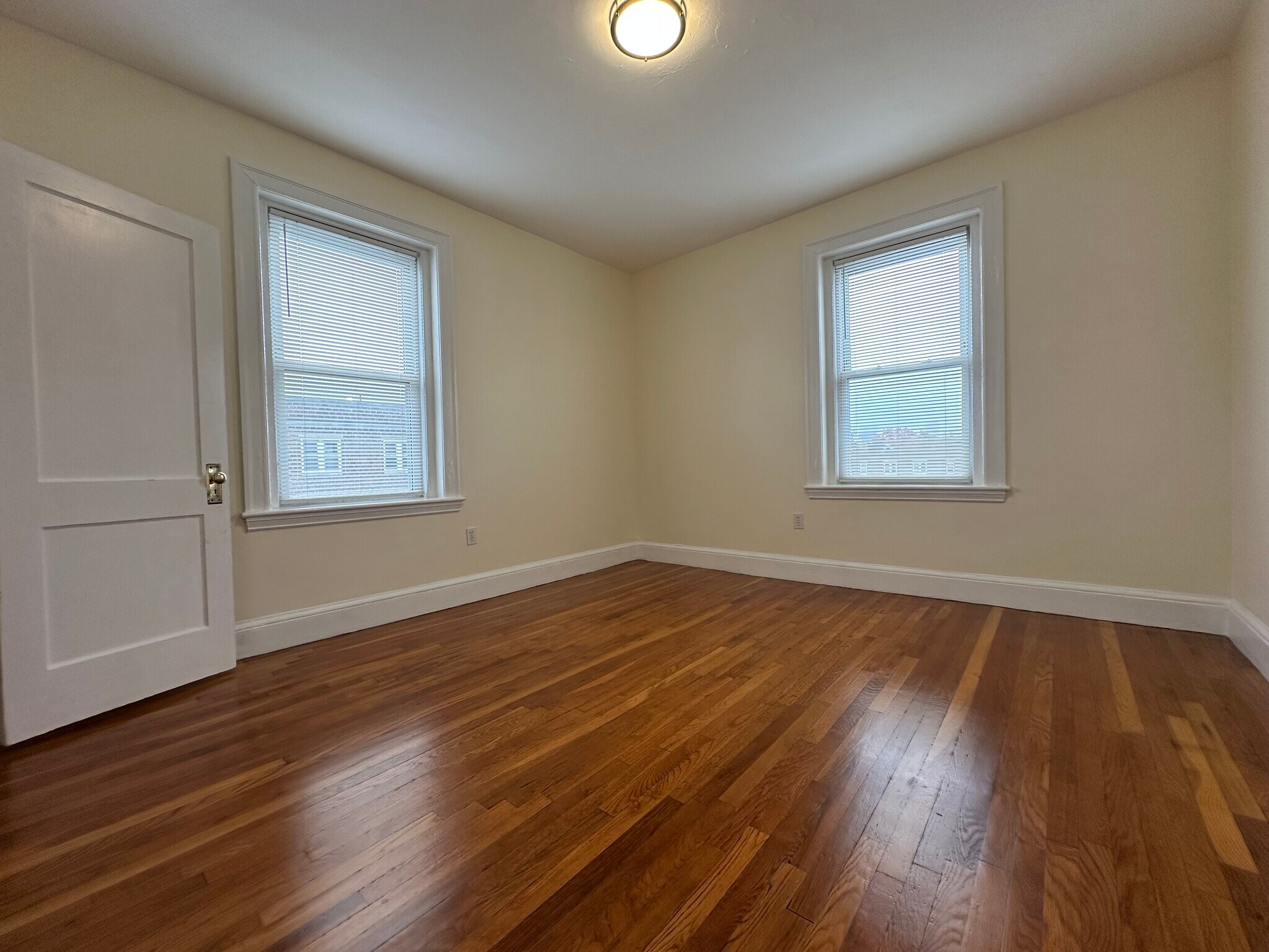 Building Photo - 55 Thatcher St