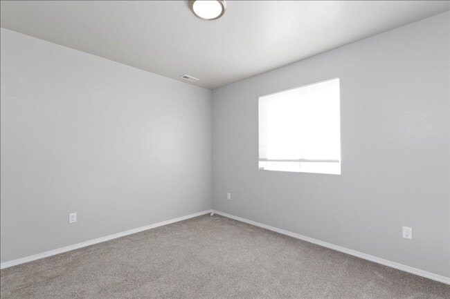 Building Photo - 2044 Kodiak St