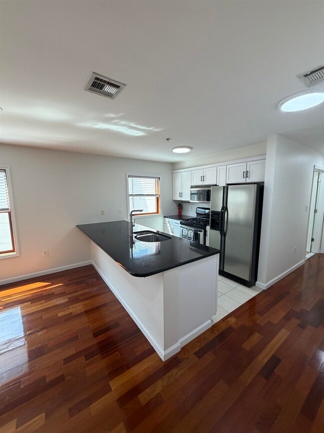 Building Photo - 209 40th St