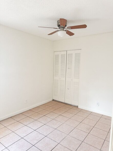 Building Photo - 5944 NW 21st St