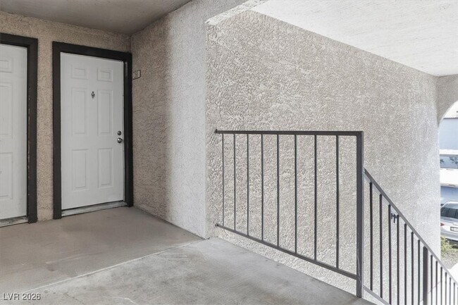 Building Photo - 2606 S Durango Dr