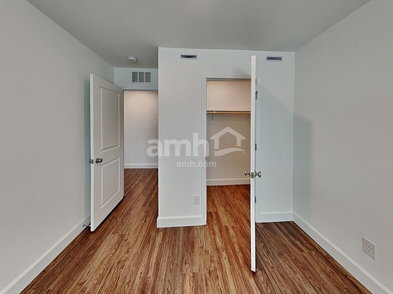 Building Photo - 10132 W Oleta Ave