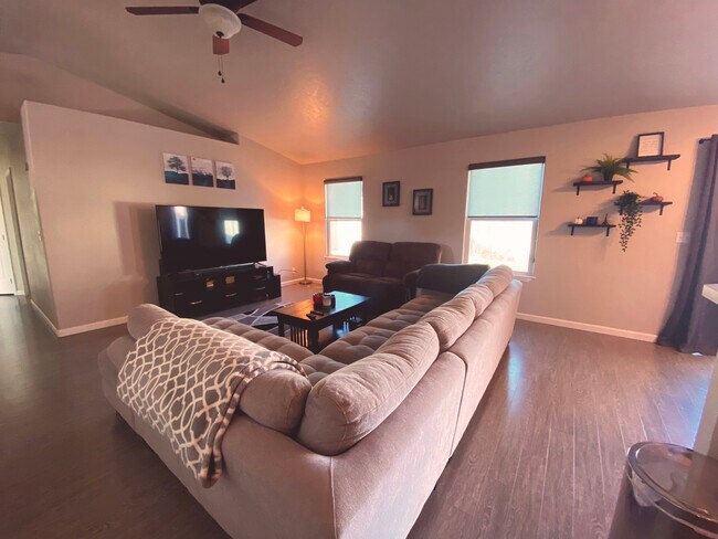 Building Photo - 3124 Parkview Way