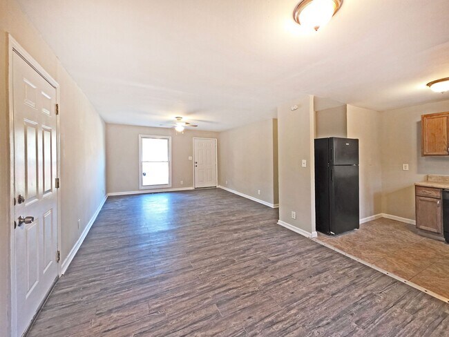 Building Photo - 2332 Baywood Dr SE