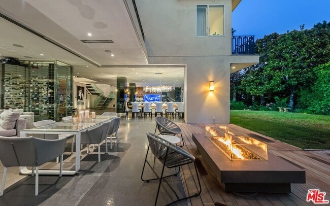 Building Photo - 9663 Santa Monica Blvd