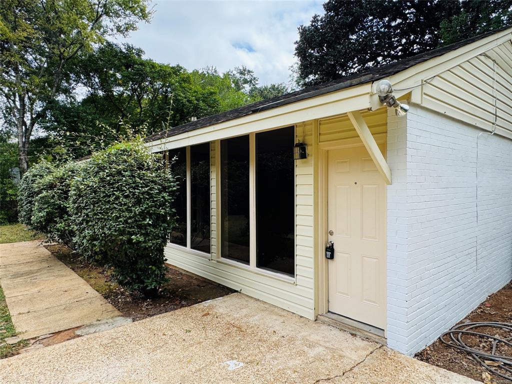 Building Photo - 4228 Hickory Dr