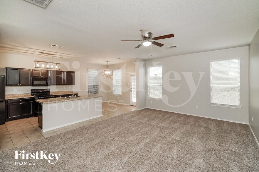 Building Photo - 1013 DUMFRIES Dr