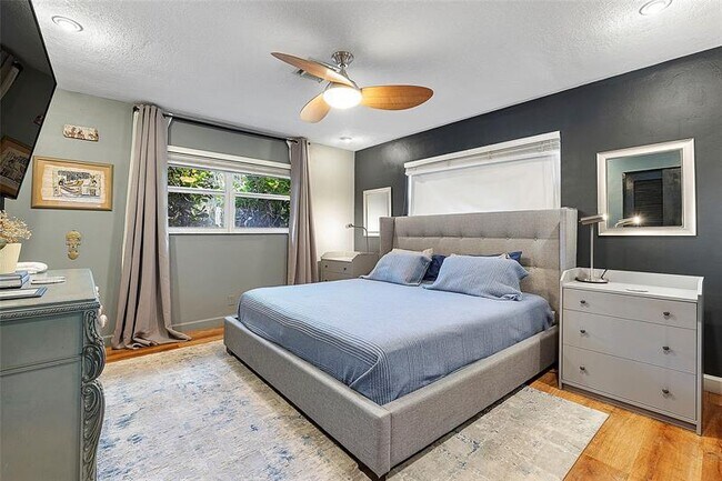 Building Photo - 5260 NE 17th Terrace