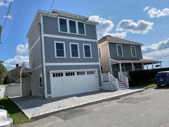 Building Photo - 154 Cadish Ave
