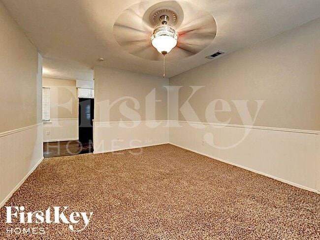 Building Photo - 4639 Nettleton Dr