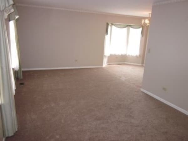 Building Photo - 324 Forest Dr
