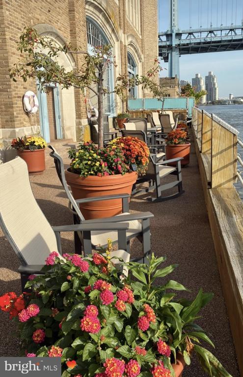 Building Photo - 7 N Christopher Columbus Blvd