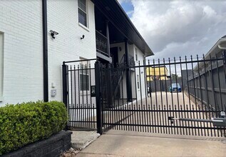 Building Photo - 2030 Portsmouth St