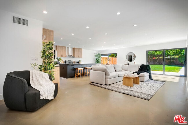 Building Photo - 6236 Sale Ave