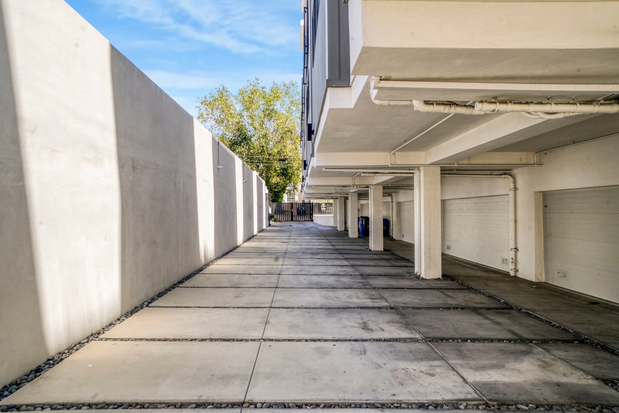 Building Photo - 1447 N Martel Ave